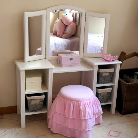 Pottery Barn Kids Madeline vanity